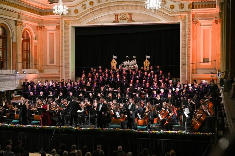 Harmonise song and city sights on a visit to Ireland
