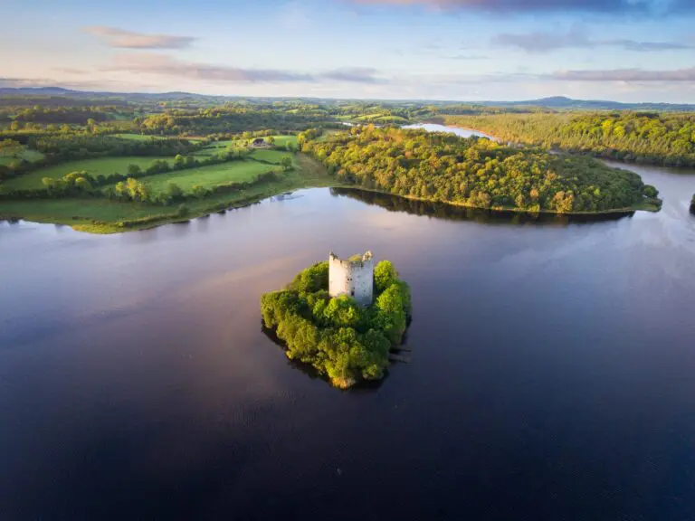 10 Hidden Castles in Ireland That Feel Like Stepping Into a Fairytale
