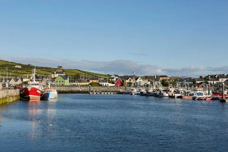 “Ireland’s Prettiest Seaside Town? Why Everyone Falls in Love with Dingle”