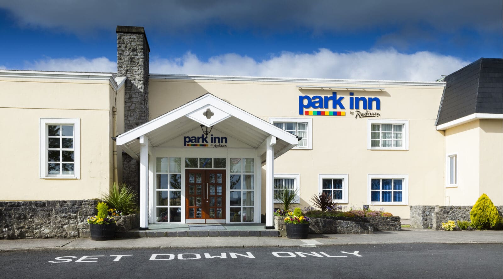 Located just steps from the terminal at Park Inn by Radisson Shannon Airport, this welcoming hotel is the perfect spot for travellers looking for comfort, c ...